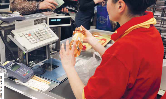 Украинцы, похоже, никак не чувствуют регистрируемой экономистами рецессии —они тратят на покупкивсе больше