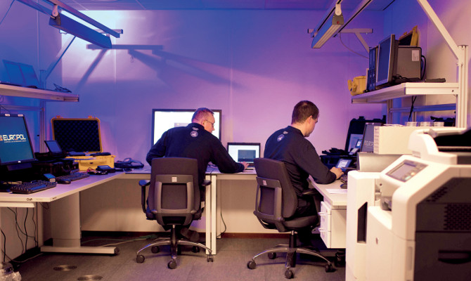 США подумывают начать преследование киберворов