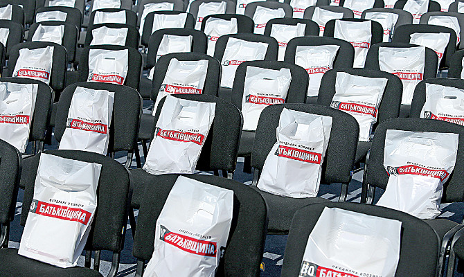 Арсений Яценюк сошел с дистанции. Наталья Королевская обзавелась конкурентом в лице Юлии Тимошенко на президентских выборах