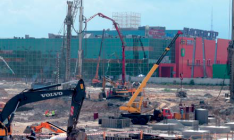 Девелопер Вагиф Алиев намерен вложить около $ 300 млн в строительство торгово-развлекательного центра «Block Бастер Mall» на Петровке. Открытие этого объекта ударит по ближайшему конкуренту — центру Sky Mall