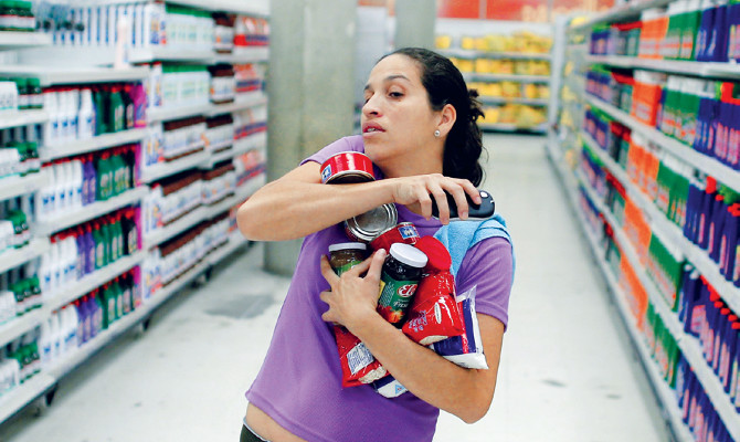 Страх перед гиперинфляцией сковал Венесуэлу