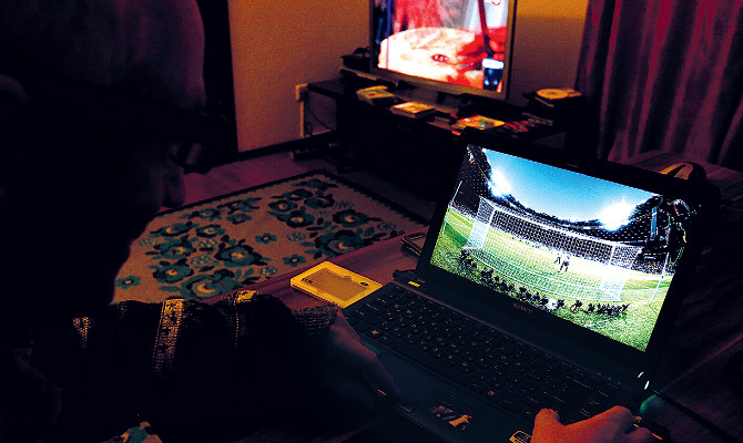 Телевизионные ассоциации хотят, чтобы небольшие ТВ‑провайдеры повысили стоимость своих услуг. Мелкие игроки обвиняют крупных в сговоре