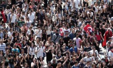 Турецкие демонстранты требуют уважения к себе