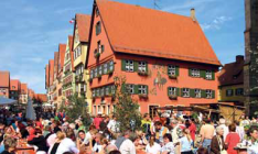 «Романтическая дорога» в Германии известна путешественникам всего мира. Познакомиться с достопримечательностями Баварии можно на велосипеде, автобусе или электричке