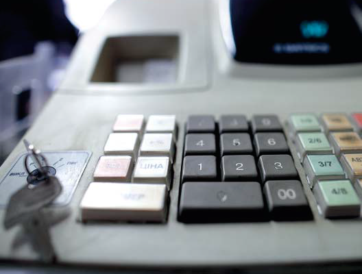 Парламентарии намерены дать бизнесу еще год на внедрение «электронной ленты» в кассовых аппаратах. Миндоходов согласно только на полгода