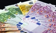 Евро поднялся до максимума за месяц в паре с долларом