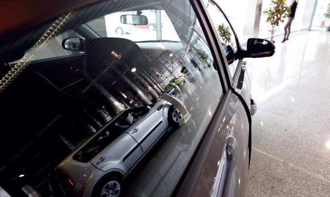 Автоимпортеры заявляют о прекращении импорта автомобилей  в последний месяц. Таким образом они пытаются добиться  отмены спецпошлин