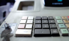 Парламентарии намерены дать бизнесу еще год на внедрение «электронной ленты» в кассовых аппаратах. Миндоходов согласно только на полгода