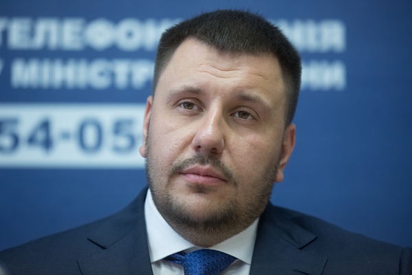 ФПГ начали более осторожно выводить  капитал заграницу