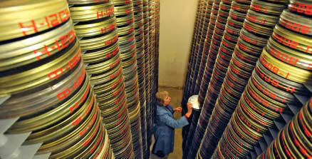 Украинский кинопрокат через год должен полностью перейти на «цифру». Это приведет к массовому закрытию небольших кинотеатров