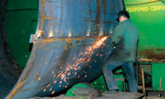 Промпроизводство в апреле замедлило падение. Однако о переломе негативных тенденций в ключевых отраслях говорить рано