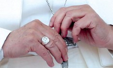 У папы римского не осталось золота