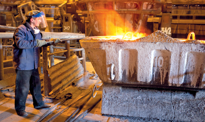 Промышленное производство в I квартале показало 5-процентный спад к январю-марту 2012 г.