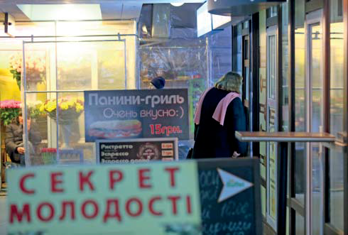 Минфин подозревает упрощенцев в контрабанде. Он хочет обязать продавцов импортных товаров обзавестись кассовыми аппаратами