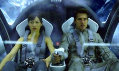 Том Круз спускается с компьютерных небес как простой супергерой, живущий после апокалипсиса