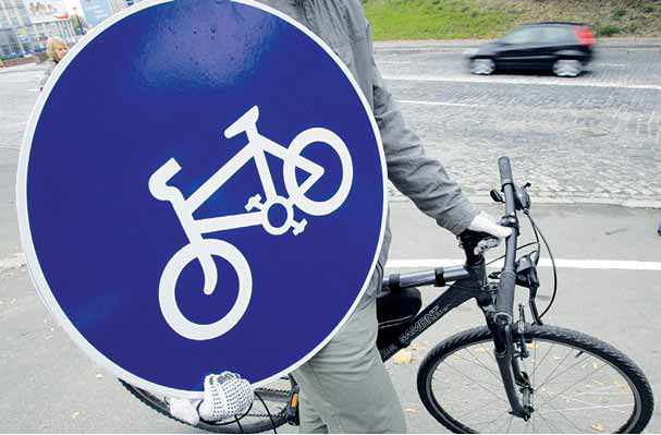 В нашей стране любители добираться на работу велосипедом вынуждены платить за удовольствие избытком адреналина