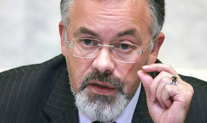 Минобразования закупило учебники по 600 грн за штуку