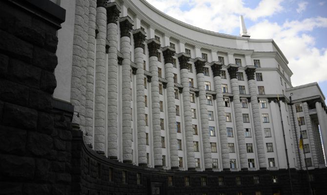 Азаров предлагает выделить 24,3 млрд грн на образование и 0,9 млрд - на спорт