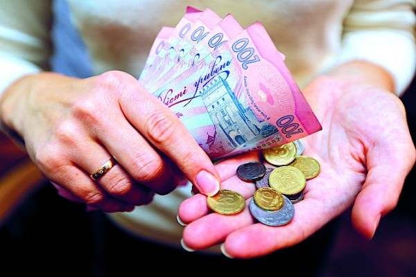 Правительство тратит все больше средств на выплату процентов по госдолгам. В 2014 г. на это может уйти более 15 грн из каждых 100 грн бюджетных доходов