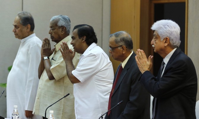 Самый богатый человек Индии потерял $5,6 млрд из-за падения курса рупии