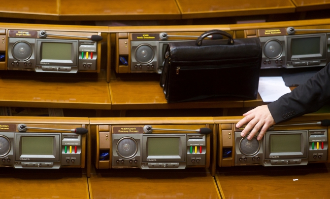 Администрация президента упрощает порядок найма новых чиновников