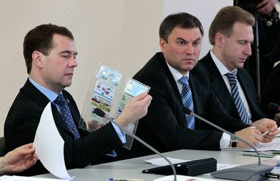 Бумажные паспорта в России заменят на электронные карты