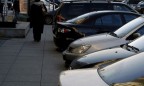 В Украине запретили парковку на тротуарах и проезжей части автодорог