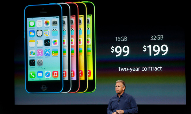 Apple презентовала 2 новых смартфона, акции упали на 2,3%