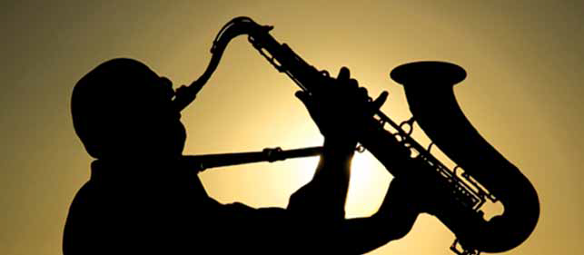 В Коктебеле проходит знаменитый джаз-фестиваль. В этом году он длится четыре дня и охватывает три сцены