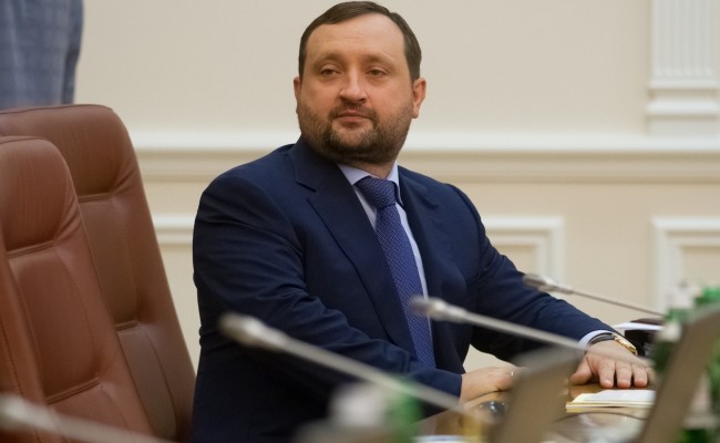 Арбузов угрожает уволить руководителей госпредприятий