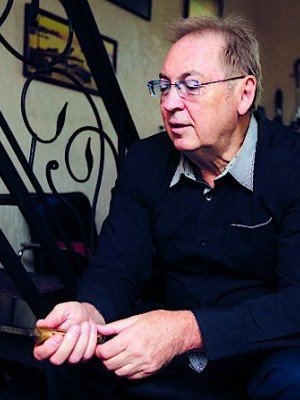 «Вынул ножик из кармана»