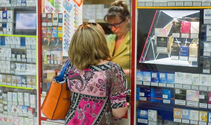 Депутаты Львовского горсовета запретили продавать сигареты только в 22 киосках