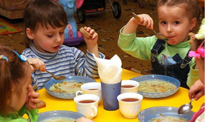 В Киеве введут электронный контроль за питанием детей в детских садах