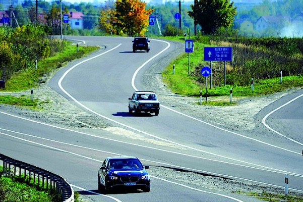 Идея ударить светом по аварийности на дорогах не нова. Насколько эффективной окажется инициатива на этот раз, покажет статистика сбора штрафов и показатели смертности на дорогах