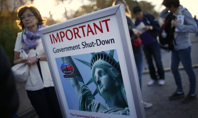 Статую Свободы в США закрыли для туристов в связи с кризисом