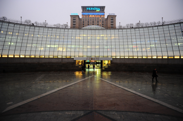 «Глобус» выплатил 900 тыс. грн и не останется без света