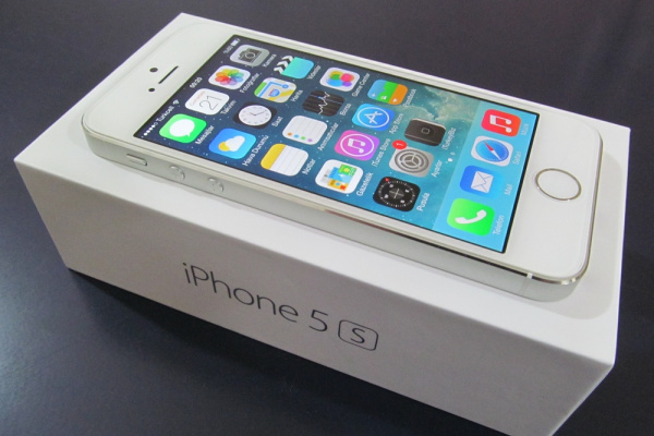 Apple признала «бюджетный» смартфон провалом и увеличит выпуск iPhone 5s на 75%