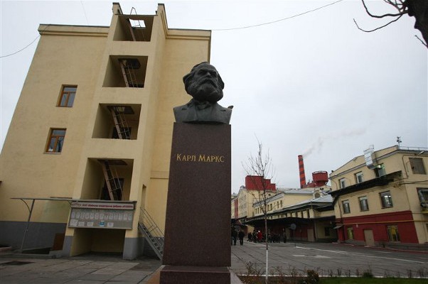 Россия начала проверки киевской фабрики Roshen