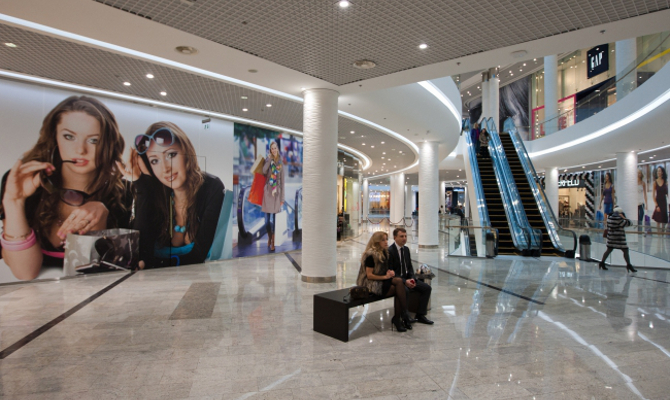 Украинцы потеряли интерес к большим покупкам и опасаются безработицы