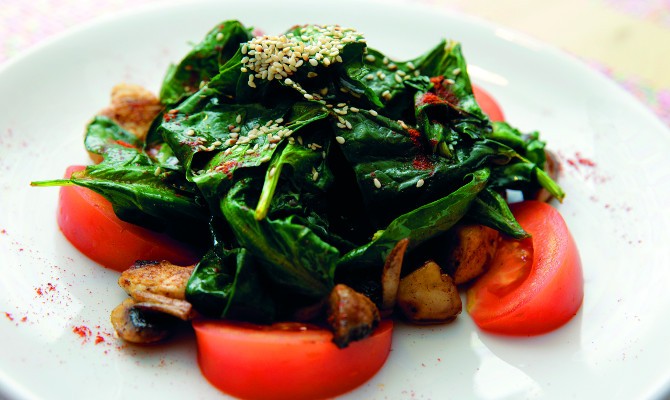 От центра в стороне