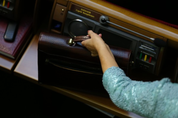 Рада заслушает доклад правительства о долгах по зарплате