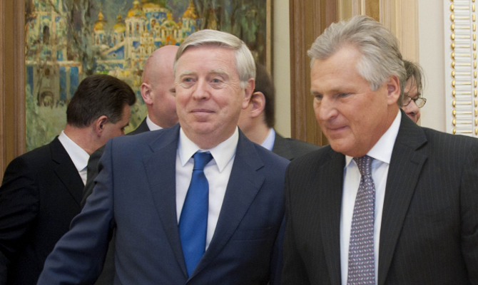 Кокс и Квасьневский снова едут в Украину