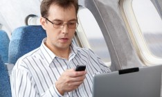 Власти США разрешили авиапассажирам использовать телефоны и планшеты во время полёта