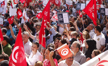 В Тунисе продлен режим чрезвычайного положения