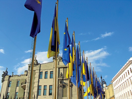 Евросоюз готовит новую стратегию финансово-технической помощи Украине. Ежегодно страна сможет получать около € 200 млн