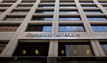 S&P снизило рейтинги Днепропетровска и Ивано-Франковска