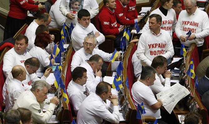 Во фракции «Батьківщина» появилось семь потенциальных «тушек»