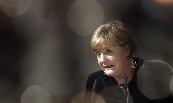 Меркель считает, что шпионский скандал вредит торговым отношениям