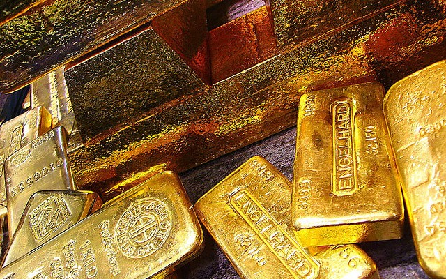 В Индии уборщики нашли 24 слитка золота в туалете самолета