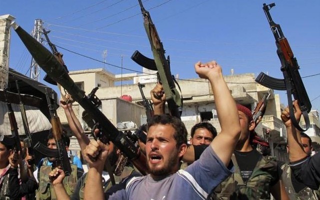 Сирийские повстанцы захватили крупнейшее в стране месторождение нефти